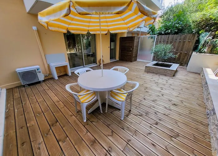 Ferber Garden - De Charme Avec Deck Prive شقة