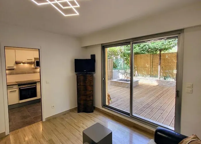 Ferber Garden - De Charme Avec Deck Prive