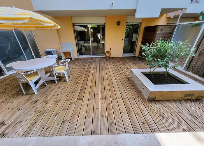 Ferber Garden - De Charme Avec Deck Prive Lejlighed *